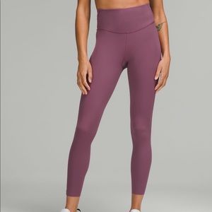🍋 Lululemon Base Pace High-Rise Tight 25"
Vintage Plum